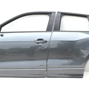 Zamów teraz AUDI Q2 DRZWI LEWE PRZÓD + TYŁ STRONA LEWA przednie + tylne 2 sztuki Kolor: LZ7S - szary (daytonagrau) 81A 81A831051 81A833051