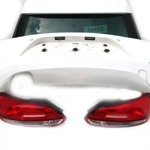 VW SCIROCCO 1K8 TYŁ LB9A ZDERZAK + KLAPA BAGAŻNIKA + LAMPY lampa PDC 1K8 kolor lakieru B9A - ( candy weiss ) - biały KOMPLETNY Wysoka jakość