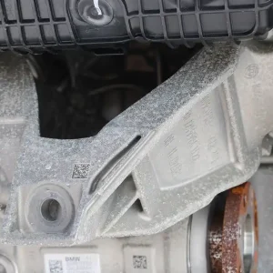 BMW XM ŁAPA SILNIKA 9844627 SILNIK 4.4 S68_B44 480KW 653PS benzyna 4.4 V8 iX HYBRID S68B44A 22119844627 podpora loże wspornik Darmowa dostawa