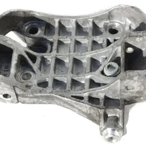 Wysoka jakość VW TOUAREG AUDI Q7 ŁAPA SILNIKA 059903143P 059 903 143 Psilnik 3.0 TDi diesel UCHWYT DLA ALTERNATORA WSPORNIK 4L 7L