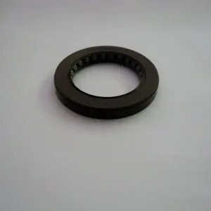 Oryginalny USZCZELNIACZ SILNIKA NA WAŁ KORBOWY L SUZUKI KINGQUAD 700 750 09283-25095