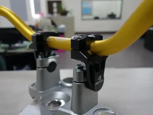 Autentyczny PODWYŻKA KIEROWNICY MOCOWANIE ACCEL CZARNY 50 mm